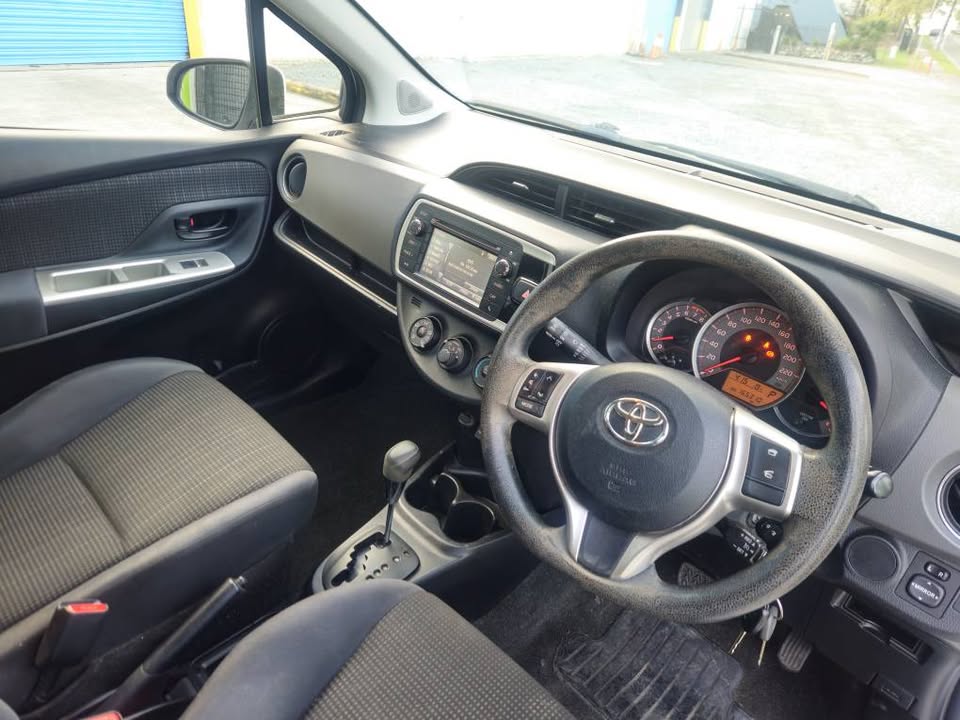 2015 Toyota yaris 5 door automatic hatch 9.jpg